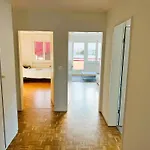Huge City Center Apartment With Balcony In Zurich, Kars - Self Checkin