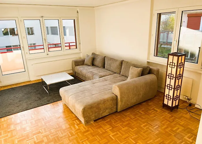 Huge City Center Apartment With Balcony In Zurich, Kars - Self Checkin
