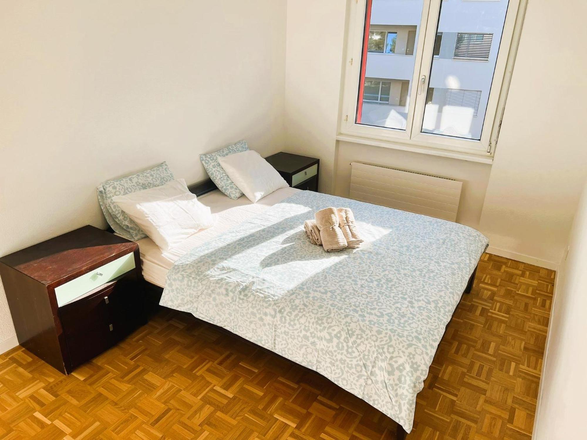 Huge Center With Balcony In Zurich, Kars - Self Checkin Apartment