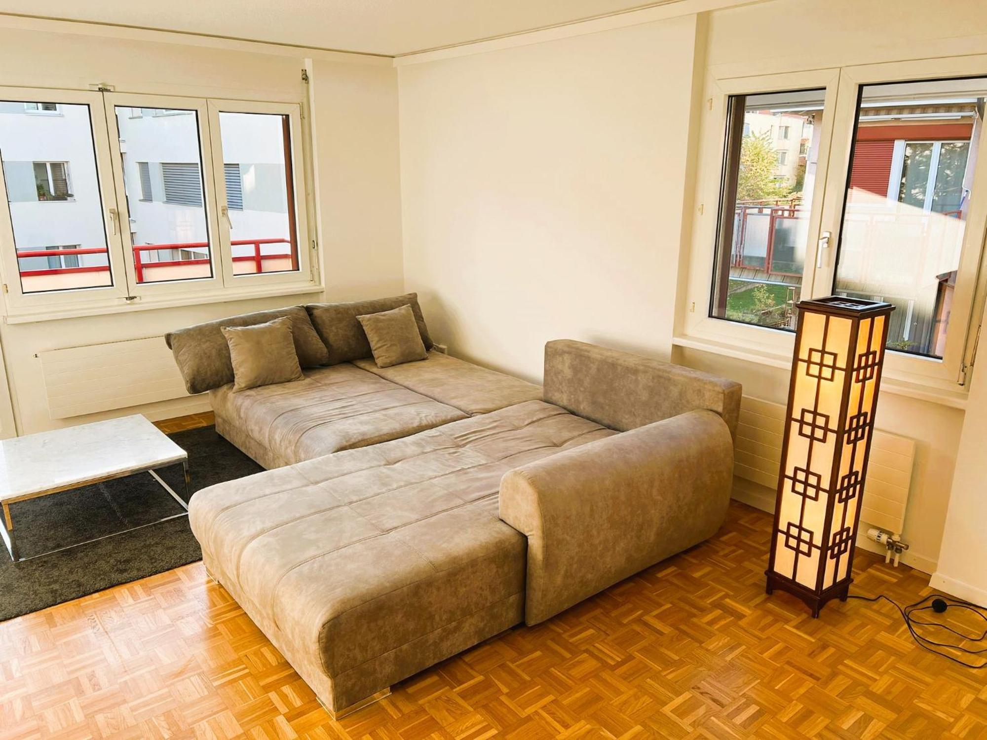 Huge Center With Balcony In Zurich, Kars - Self Checkin
